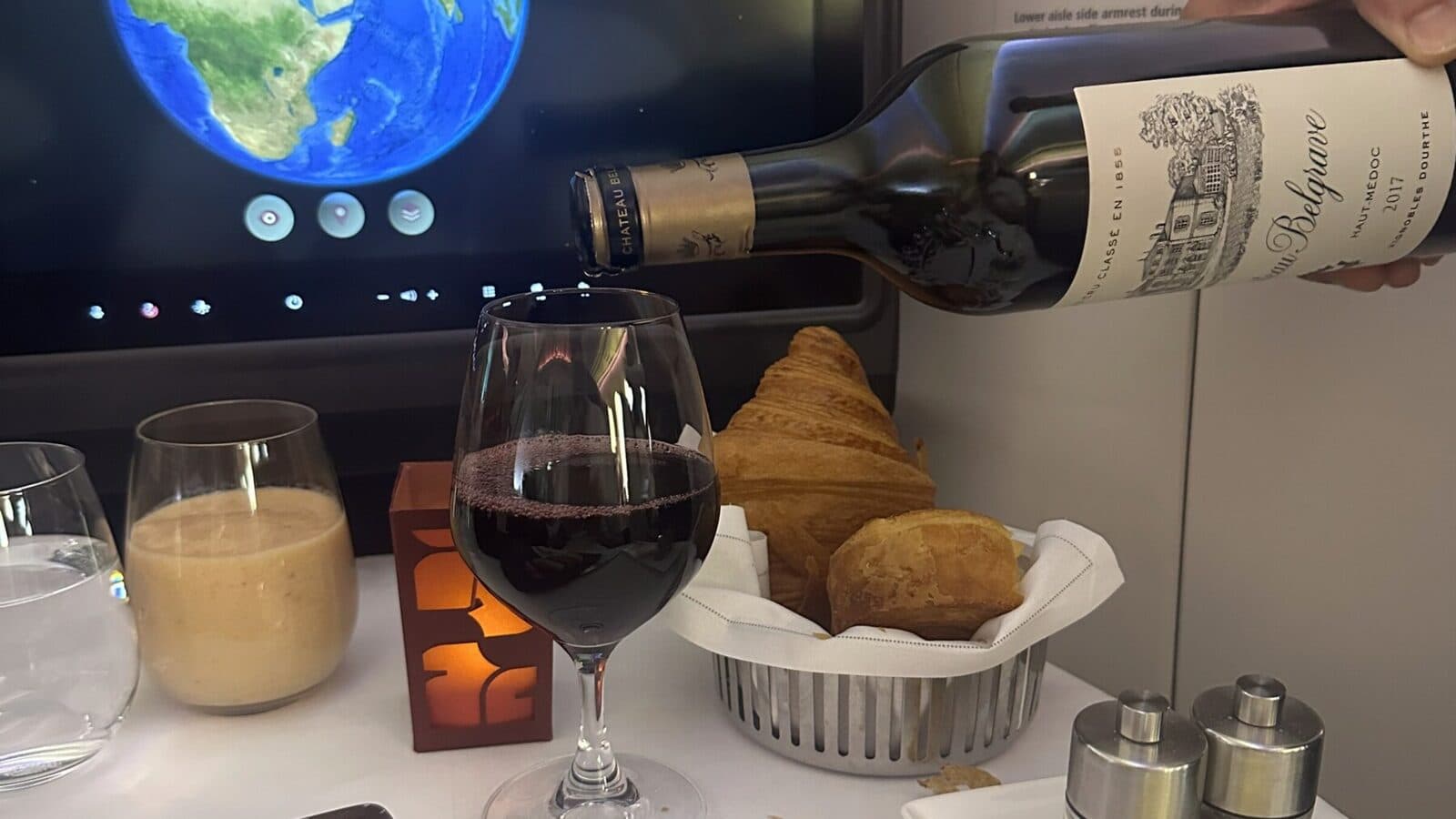 ドーハ発ウィーン行き、世界一周航空券のビジネスクラスにて